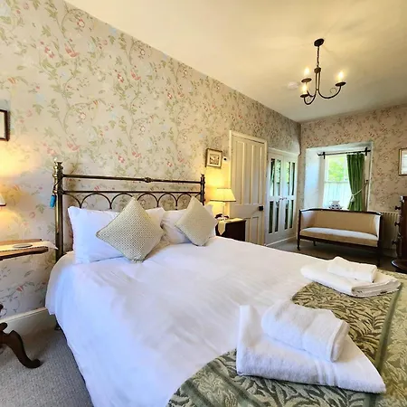 3 Bed In Village Llh34